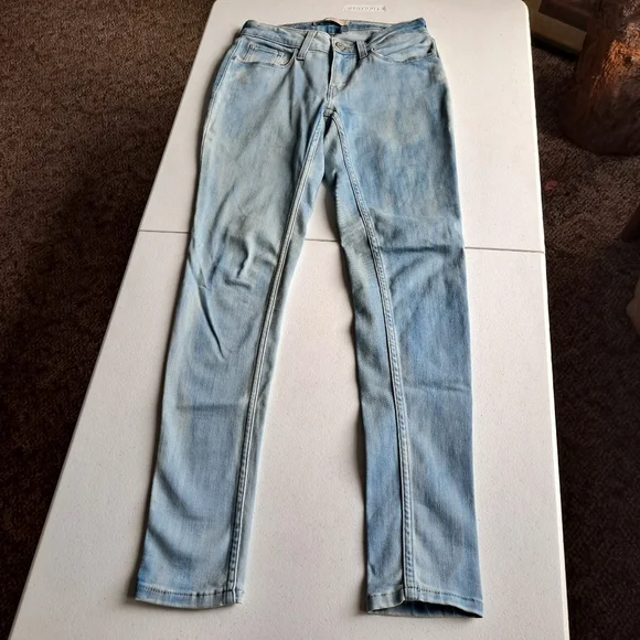 Levi's Light Wash Skinny Jeans - Picture 3 of 8